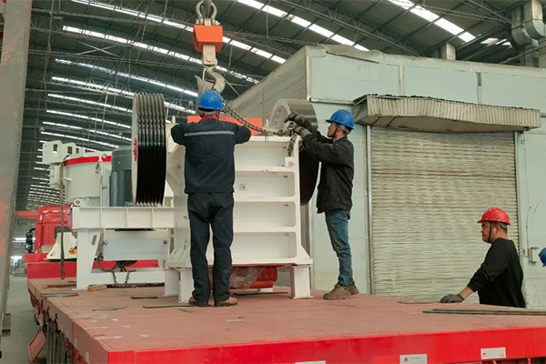 甘肅時(shí)產(chǎn)300噸砂石破碎生產(chǎn)線(xiàn)11